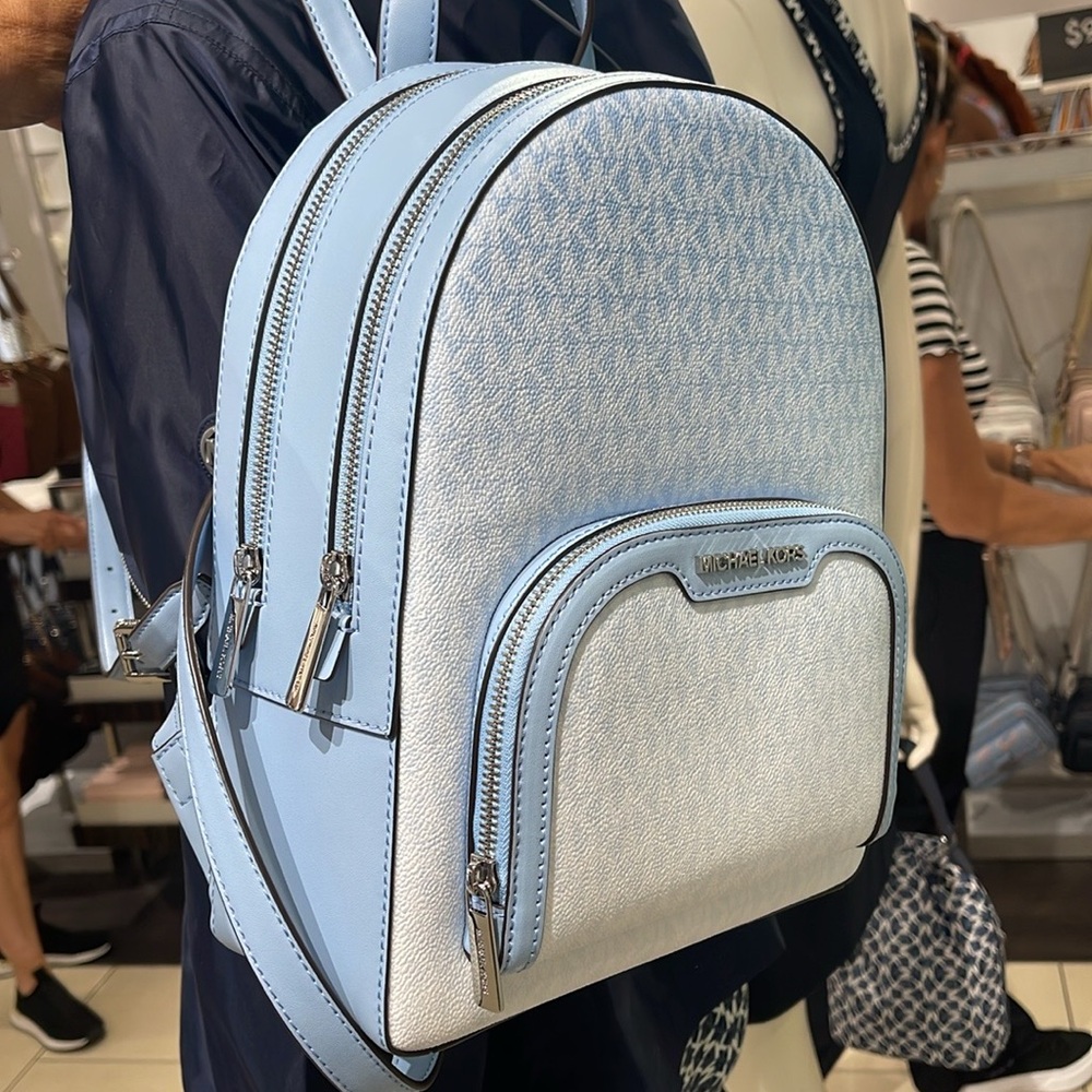 MICHAEL KORS Jaycee Medium Ombré Signature Logo Backpack
Light Sky
NWT - Picture 8 of 16